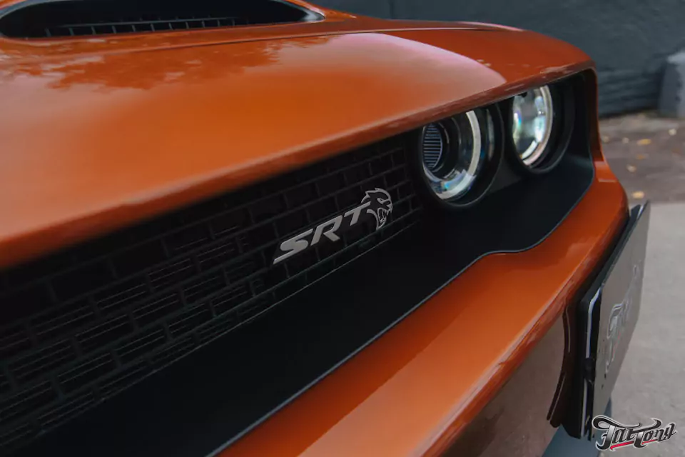 Установили на Dodge Challenger SRT Hellcat bi-led модули. Хороший свет — это важно!